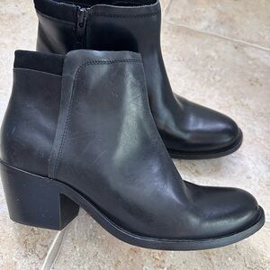 Wolverine Leather Black Ankle Boots